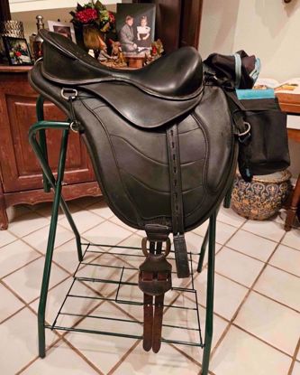 Picture of 15" Freeform Enduro Treeless Saddle, NEW LISTING!