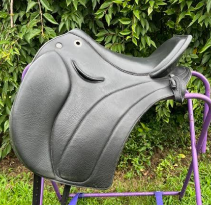 Picture of DP Majestro Dressage Saddle